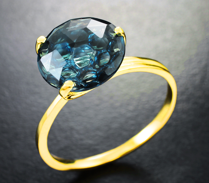 Золотое кольцо с чистейшим London топазом авторской огранки 4,03 карата