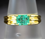 Золотое кольцо с ярким уральским изумрудом высокой чистоты 0,88 карата Золото