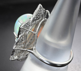 Серебряное кольцо с кристаллическим эфиопским опалом 9,12 карата и синими сапфирами бриллиантовой огранки Серебро 925
