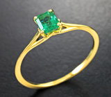 Золотое кольцо с ярким уральским изумрудом высоких характеристик 0,47 карата Золото