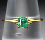 Золотое кольцо с ярким уральским изумрудом высоких характеристик 0,47 карата Золото