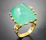 Массивное золотое кольцо с крупным уральским изумрудом огранки «сахарная голова» 27,11 карата и бриллиантами