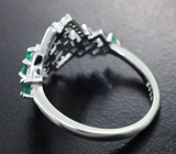 Изящное серебряное кольцо с изумрудами высоких характеристик Серебро 925
