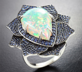 Серебряное кольцо с кристаллическим эфиопским опалом 7,19 карата и синими сапфирами бриллиантовой огранки Серебро 925