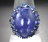 Серебряное кольцо с танзанитом 11,38 карата, кианитами и голубыми сапфирами бриллиантовой огранки