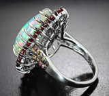 Серебряное кольцо с кристаллическим эфиопским опалом 10 карат и разноцветными сапфирами бриллиантовой огранки