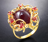 Массивное золотое кольцо с крупным насыщенным рубином 18,74 карата и ярко-красными сапфирами