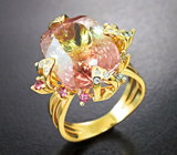 Золотое кольцо с крупным полихромным турмалином высокой чистоты 15,06 карата, сапфирами и бриллиантами