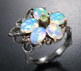 Серебряное кольцо с кристаллическими эфиопскими опалами, перидотом и голубыми топазами