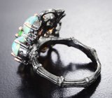 Серебряное кольцо с кристаллическими эфиопскими опалами, перидотом и голубыми топазами Серебро 925
