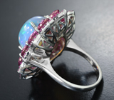 Серебряное кольцо с кристаллическим эфиопским опалом 6,9 карата, розовыми топазами и рубинами Серебро 925