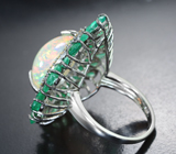 Серебряное кольцо с кристаллическим эфиопским опалом 6,16 карата, изумрудами и желтыми сапфирами бриллиантовой огранки