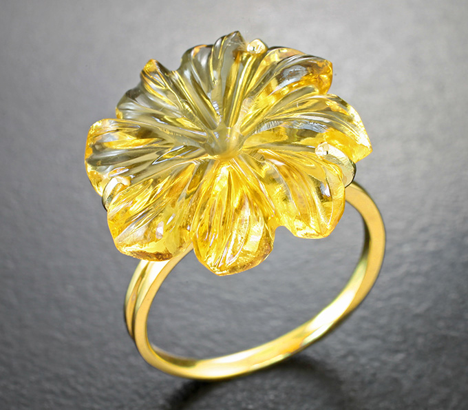 Золотое кольцо с резным цитрином 9 карат