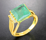 Золотое кольцо с яблочно-неоновым уральским изумрудом 4,78 карата