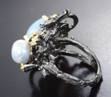 Серебряное кольцо с халцедоном, жемчугом и голубым топазом