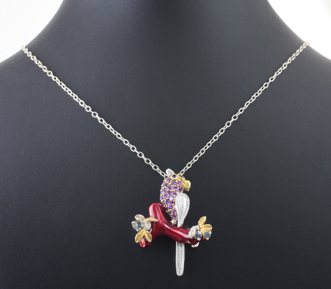 Серебряное колье с кораллом, аметистами, васильковыми и синими сапфирами