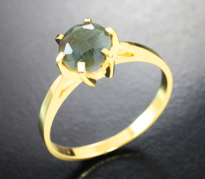 Золотое кольцо с уральским александритом редкой огранки 1,52 карата