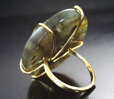 Золотое кольцо с крупным резным лабрадоритом яркой иризации 64,11 карата