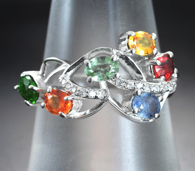 Ажурное серебряное кольцо с разноцветными сапфирами Серебро 925