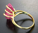 Золотое кольцо с «неоновым» малиновым рубеллитом 7,77 карата и бриллиантами Золото