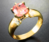 Золотое кольцо c яркой персиково-земляничной шпинелью 2,21 карата Золото