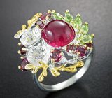 Серебряное кольцо с рубином 6,42 карата, перидотами и родолитами