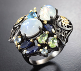 Серебряное кольцо с лунным камнем, синими сапфирами, перидотами и голубыми топазами Серебро 925