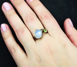 Серебряное кольцо с лунным камнем 3,51 карата и перидотом