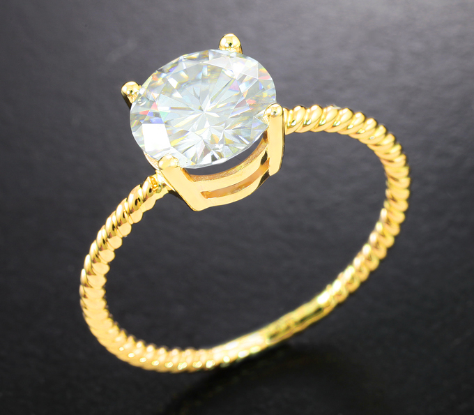 Золотое кольцо с бесцветным муассанитом топовой огранки  1,61 карата