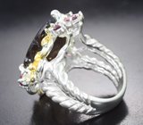 Серебряное кольцо с резным дымчатым кварцем, родолитами и зелеными турмалинами