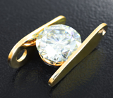 Золотой кулон с крупным муассанитом бриллиантовой огранки 1,9 карата