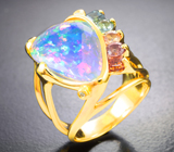 Золотое кольцо с ограненным эфиопским опалом со сквозной многоцветной опалесценцией 6,04 карата, разноцветными сапфирами и бриллиантами Золото
