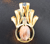 Двусторонний массивный золотой кулон с уникальных размеров и характеристик уральским александритом 10,33 карата, малыми уральскими александритами и бриллиантами Золото