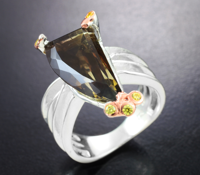 Серебряное кольцо с лемотрином 