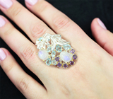 Серебряное кольцо с лунным камнем 4,37 карата, голубыми топазами и аметистами