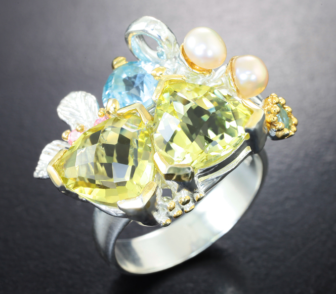 Серебряное кольцо с цитринами, жемчугом, перидотом и голубыми топазами