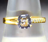 Золотое кольцо c титаново-синей шпинелью 0,97 карата и бесцветными цирконами Золото