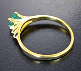 Золотое кольцо с «неоновым» уральским изумрудом 0,55 карата