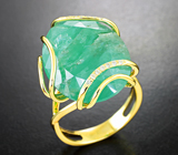 Коктейльное золотое кольцо с крупным уральским изумрудом 20,27 карата и бриллиантами