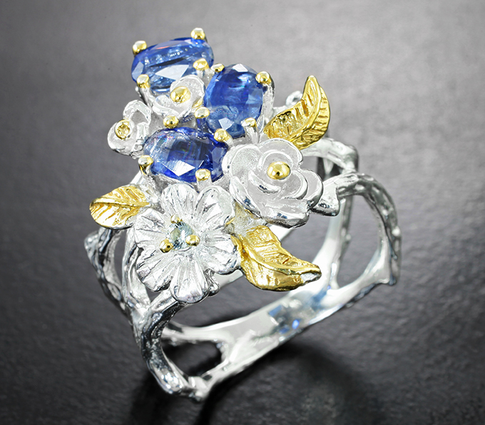 Серебряное кольцо с кианитами и голубым топазом