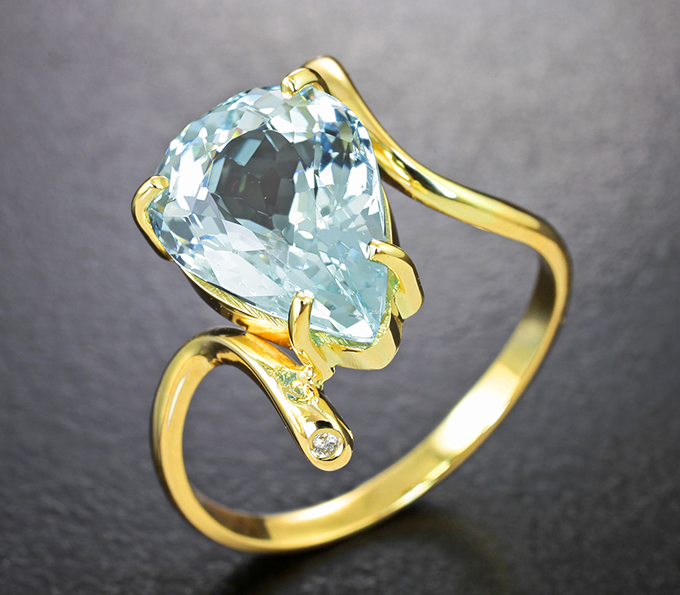 Золотое кольцо с аквамарином высокой чистоты 3,61 карата и бриллиантами