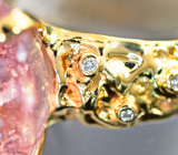 Золотое кольцо с крупным турмалином падпараджа 10,57 карата и бриллиантами Золото