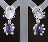 Комплект с насыщенными танзанитами 8,62 карата, лунным камнем, бесцветными топазами и синими сапфирами