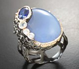Серебряное кольцо с халцедоном 19,5 карата, кианитом и голубым топазом 