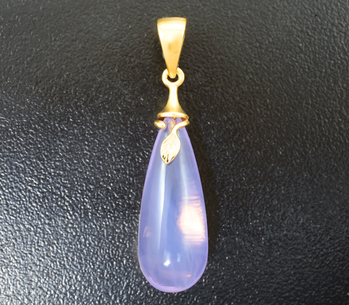 Золотой кулон с лавандовым аметистом 15,55 карата