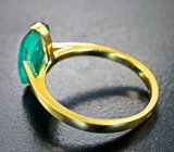 Золотое кольцо с редкой формы кабашоном уральского изумруда 1,47 карата