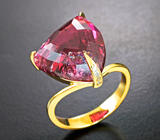 Золотое кольцо с крупным вишневым рубеллитом турмалином 8,77 карата и бриллиантами