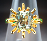 Золотое кольцо с диаспором высокой чистоты 3,43 карата и цаворитами