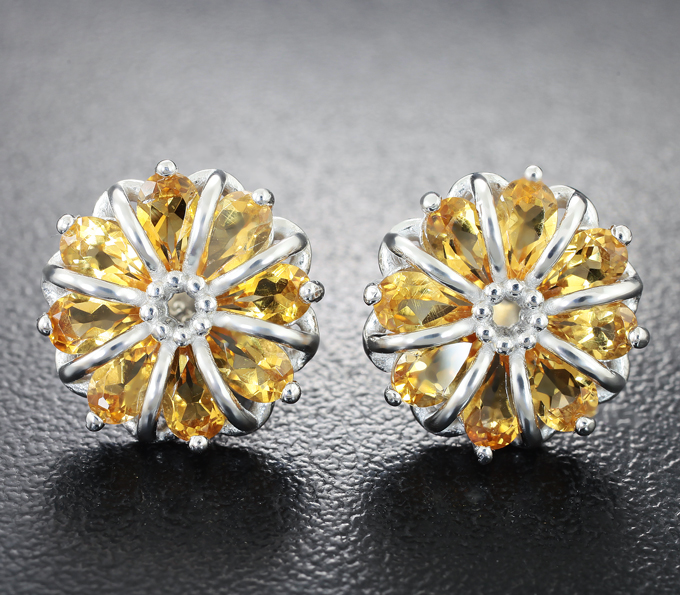 Замечательные серебряные серьги с цитринами