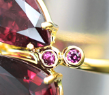 Золотое кольцо с рубеллитами турмалинами «красное вино» 6,58 карата, розовыми сапфирами и бриллиантом Золото